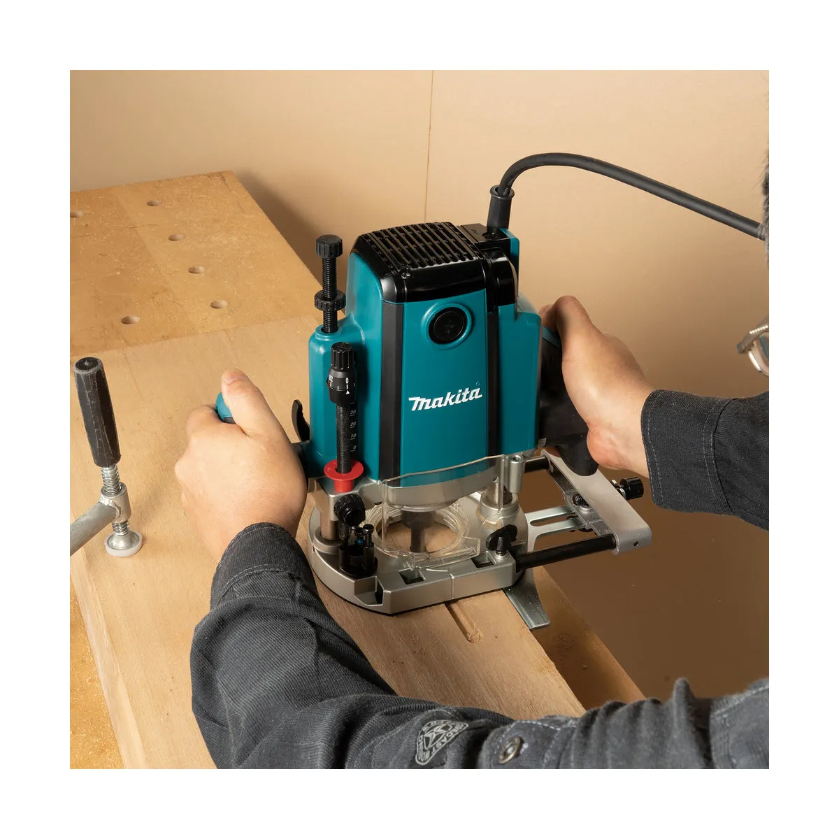 Makita RP1803X08/2 1/2" Plunge Router 240V With Type 4 Case Durable Power Tool for Woodworking